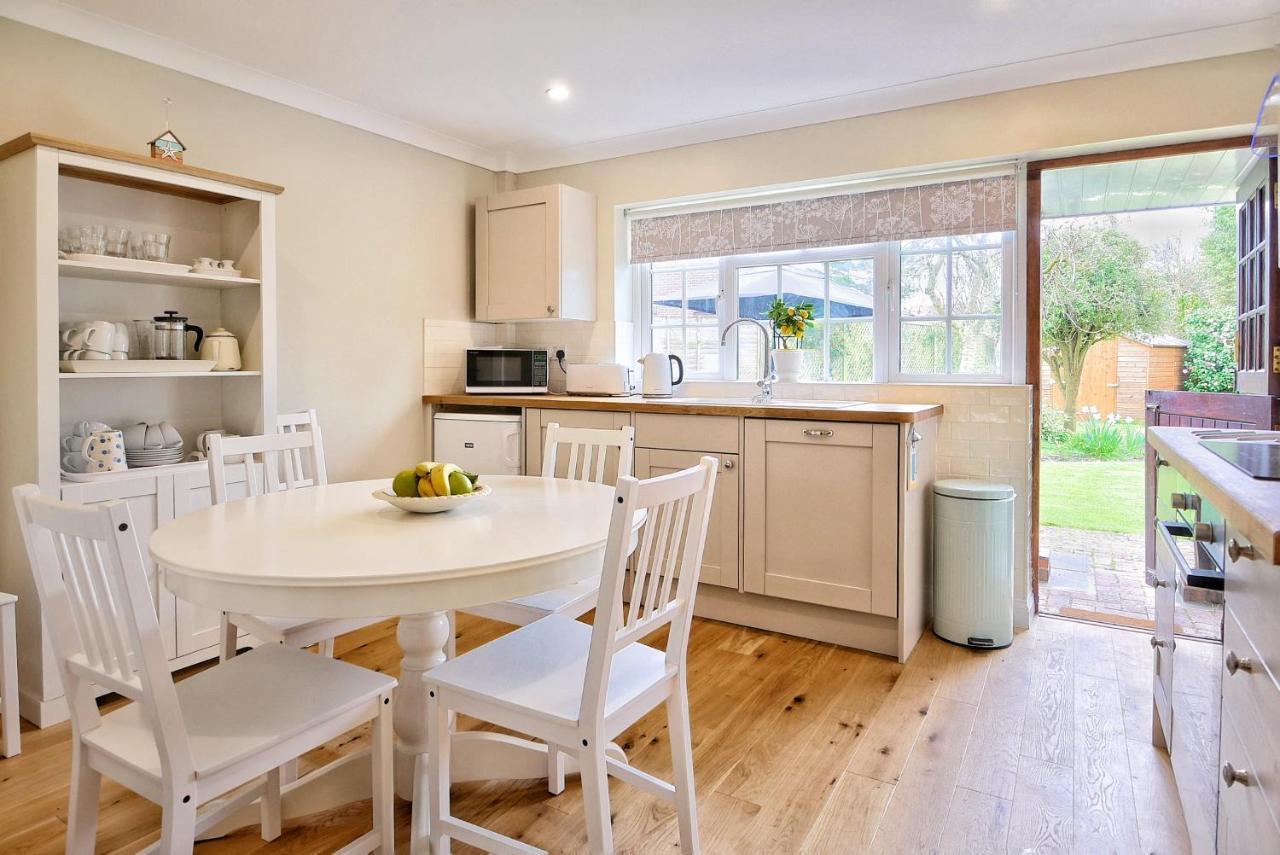 'Bramley Fall Cottage' ' On Site Ev Point - Attached Cottage,3 Separate Bedrooms -1 On Ground Level, Sleeps 6, 2 Bathrooms, Sandy Wittering Beach 8Min Drive, Rural Location, Child Friendly, Small Breed Dog Friendly, Private Parking Chichester Zewnętrze zdjęcie