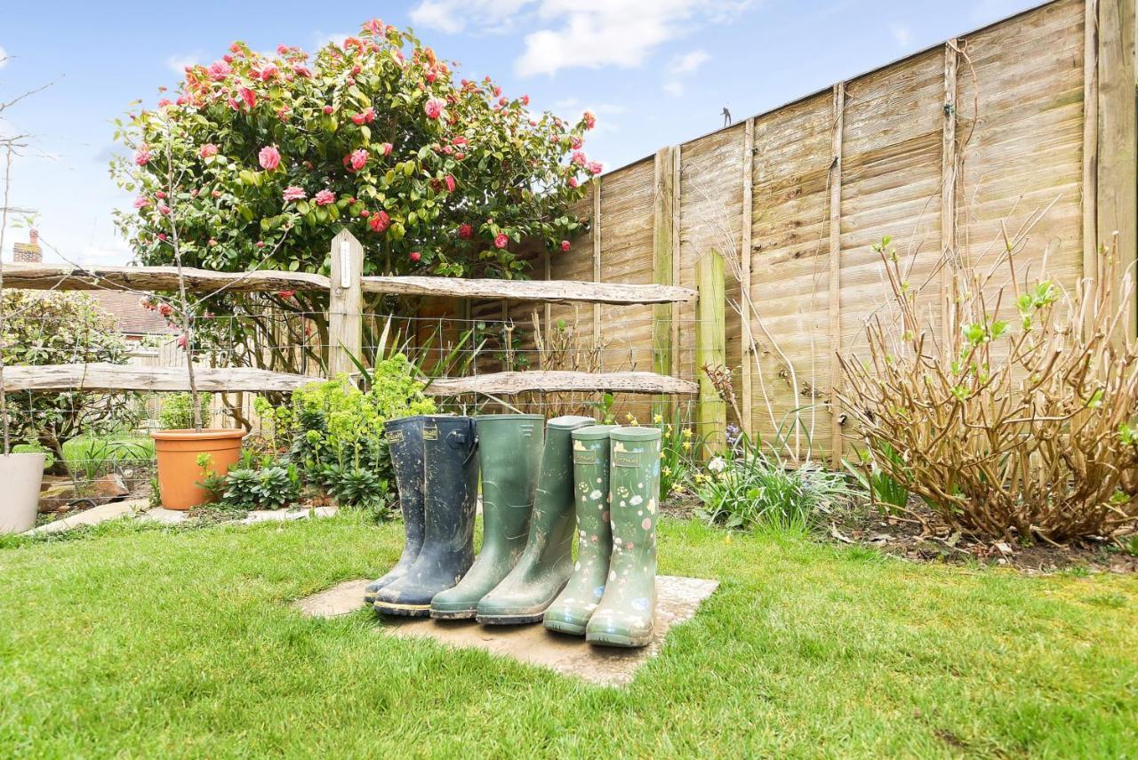 'Bramley Fall Cottage' ' On Site Ev Point - Attached Cottage,3 Separate Bedrooms -1 On Ground Level, Sleeps 6, 2 Bathrooms, Sandy Wittering Beach 8Min Drive, Rural Location, Child Friendly, Small Breed Dog Friendly, Private Parking Chichester Zewnętrze zdjęcie