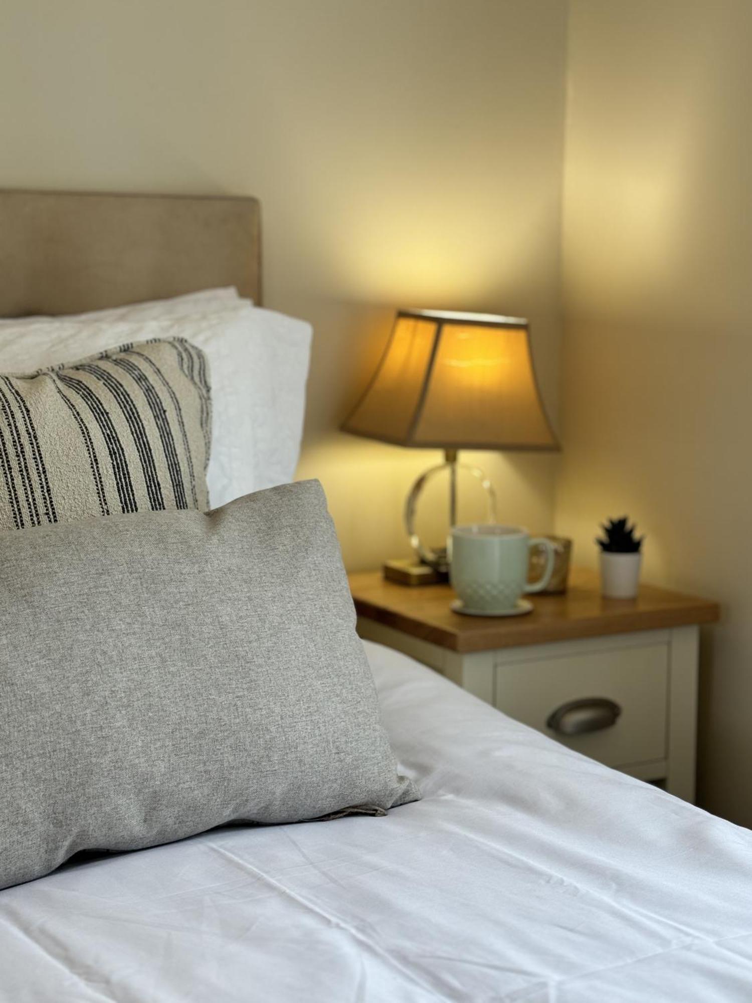 'Bramley Fall Cottage' ' On Site Ev Point - Attached Cottage,3 Separate Bedrooms -1 On Ground Level, Sleeps 6, 2 Bathrooms, Sandy Wittering Beach 8Min Drive, Rural Location, Child Friendly, Small Breed Dog Friendly, Private Parking Chichester Zewnętrze zdjęcie