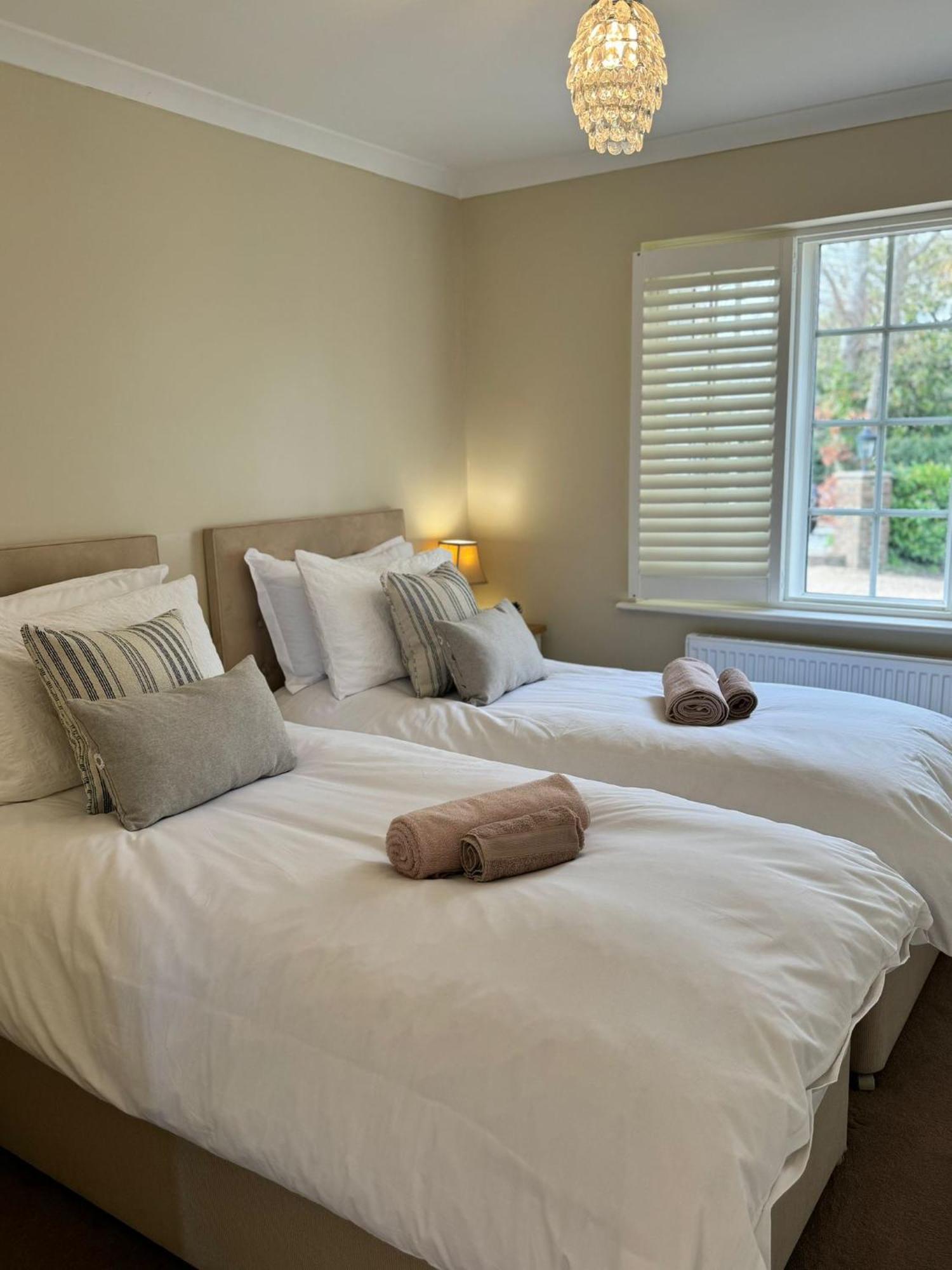'Bramley Fall Cottage' ' On Site Ev Point - Attached Cottage,3 Separate Bedrooms -1 On Ground Level, Sleeps 6, 2 Bathrooms, Sandy Wittering Beach 8Min Drive, Rural Location, Child Friendly, Small Breed Dog Friendly, Private Parking Chichester Zewnętrze zdjęcie