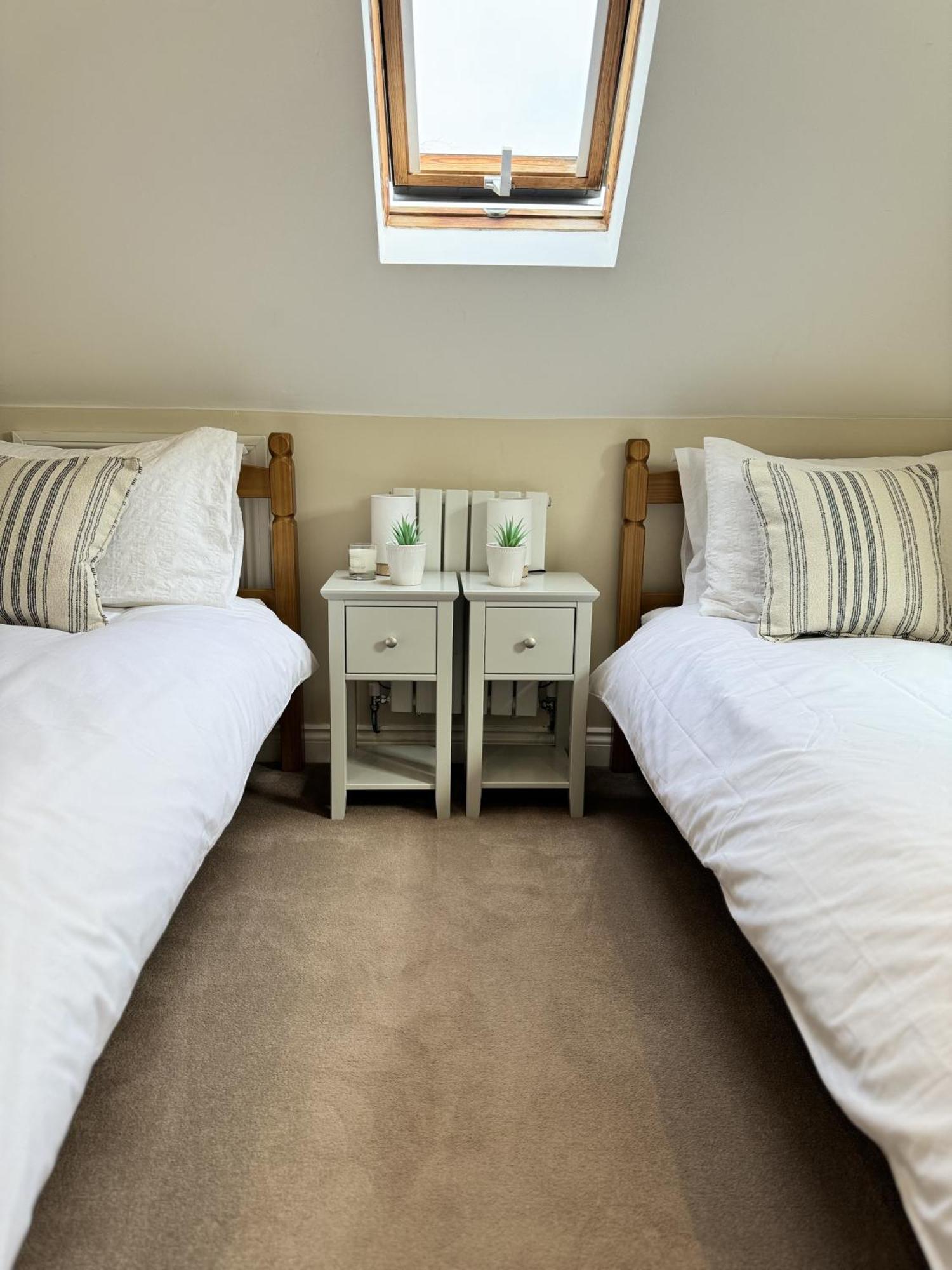 'Bramley Fall Cottage' ' On Site Ev Point - Attached Cottage,3 Separate Bedrooms -1 On Ground Level, Sleeps 6, 2 Bathrooms, Sandy Wittering Beach 8Min Drive, Rural Location, Child Friendly, Small Breed Dog Friendly, Private Parking Chichester Zewnętrze zdjęcie