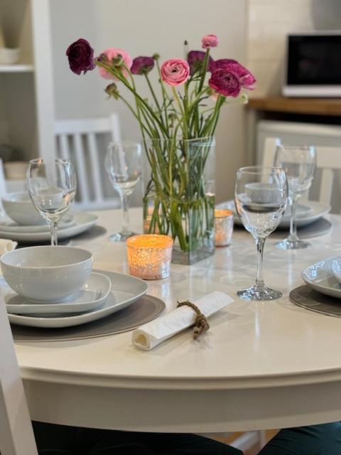 'Bramley Fall Cottage' ' On Site Ev Point - Attached Cottage,3 Separate Bedrooms -1 On Ground Level, Sleeps 6, 2 Bathrooms, Sandy Wittering Beach 8Min Drive, Rural Location, Child Friendly, Small Breed Dog Friendly, Private Parking Chichester Zewnętrze zdjęcie